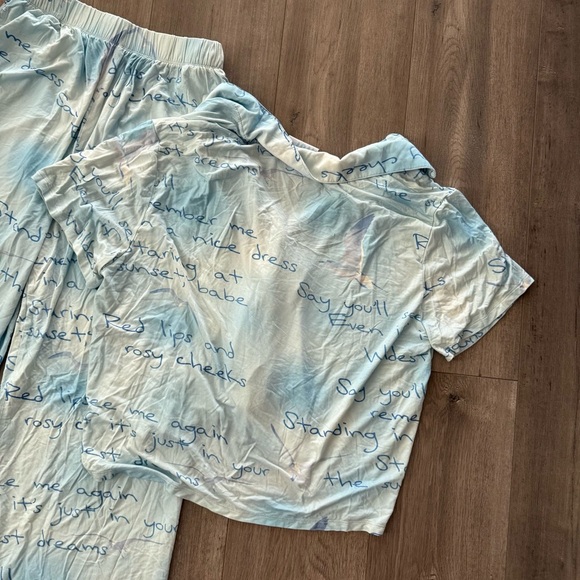 Taylor Swift 1989 Taylor's Version Wildest Dreams Blue Cloud PJ Set - Picture 4 of 8